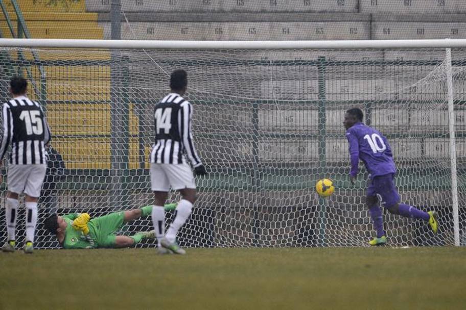 Ancora Bangu a segno su rigore, stavolta contro la Juventus. Lapresse